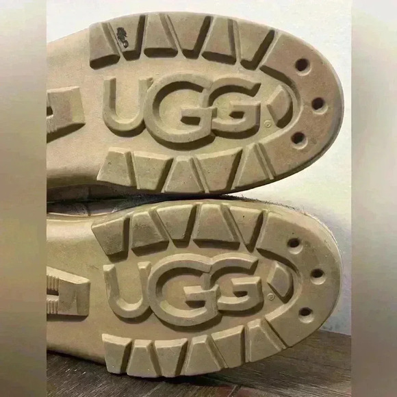 UGG Ultra Short Sundance Boots Womens size 6 - Picture 10 of 11